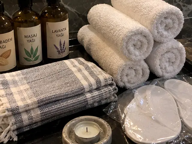 Masaj ve lavanta yağı, rulo havlular ve ekose peştemal — Seyrantepe, Masaj Salonun
